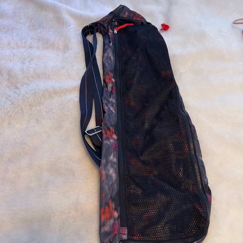 Lululemon yoga mat Sling Bag with Adjustable Strap